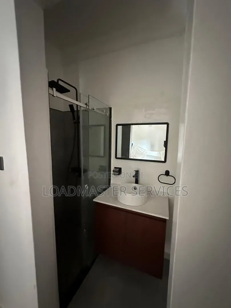 6bdrm House in Wakiso / Wakiso for sale