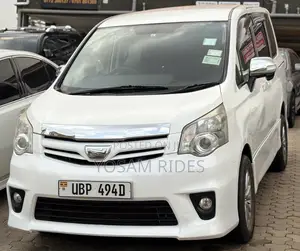 Toyota Noah 2.0 143hp FWD (7 Seater) 2012 White