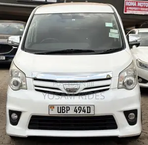 Toyota Noah 2.0 143hp FWD (7 Seater) 2012 White
