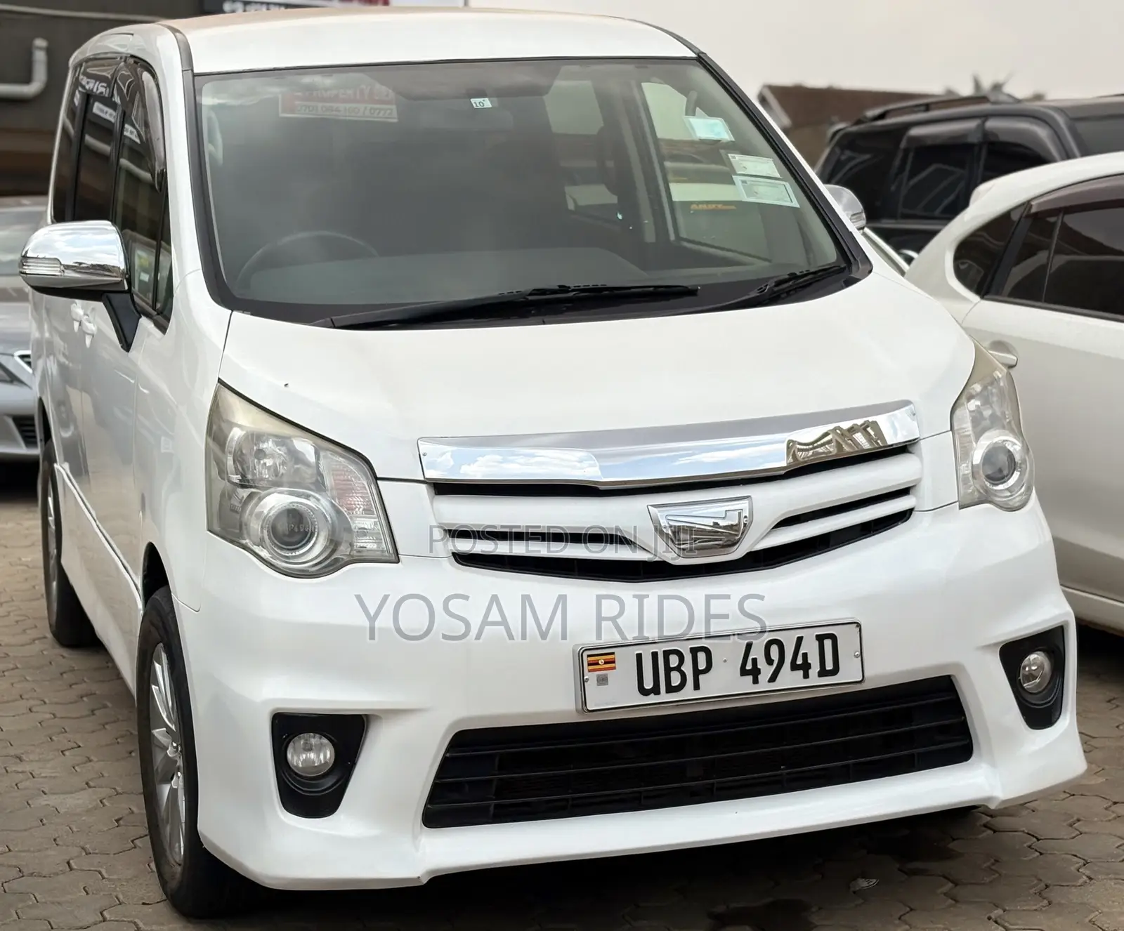 Toyota Noah 2.0 143hp FWD (7 Seater) 2012 White