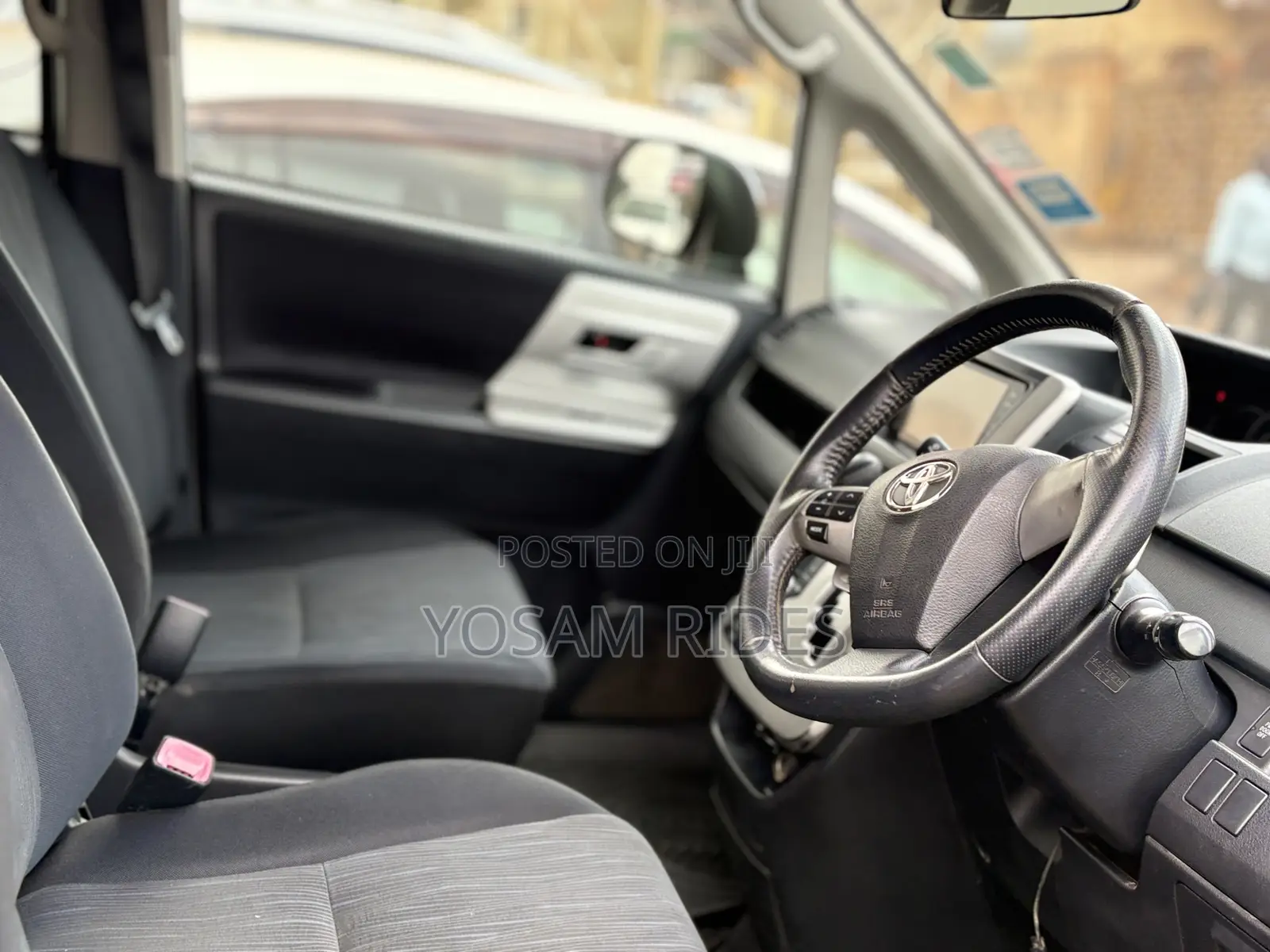Toyota Noah 2.0 143hp FWD (7 Seater) 2012 White