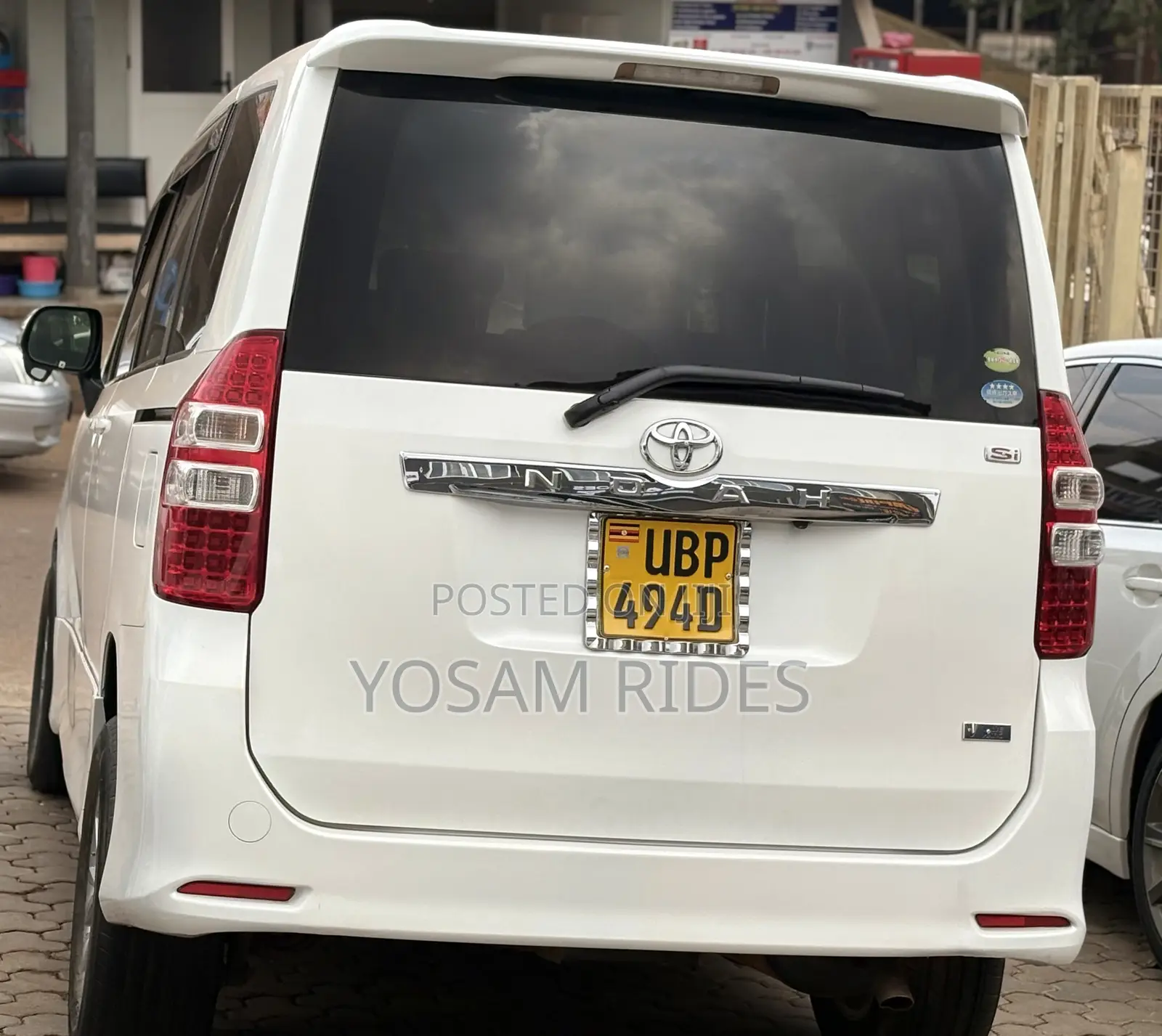 Toyota Noah 2.0 143hp FWD (7 Seater) 2012 White
