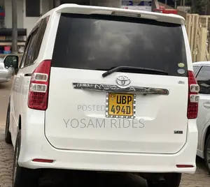 Toyota Noah 2.0 143hp FWD (7 Seater) 2012 White