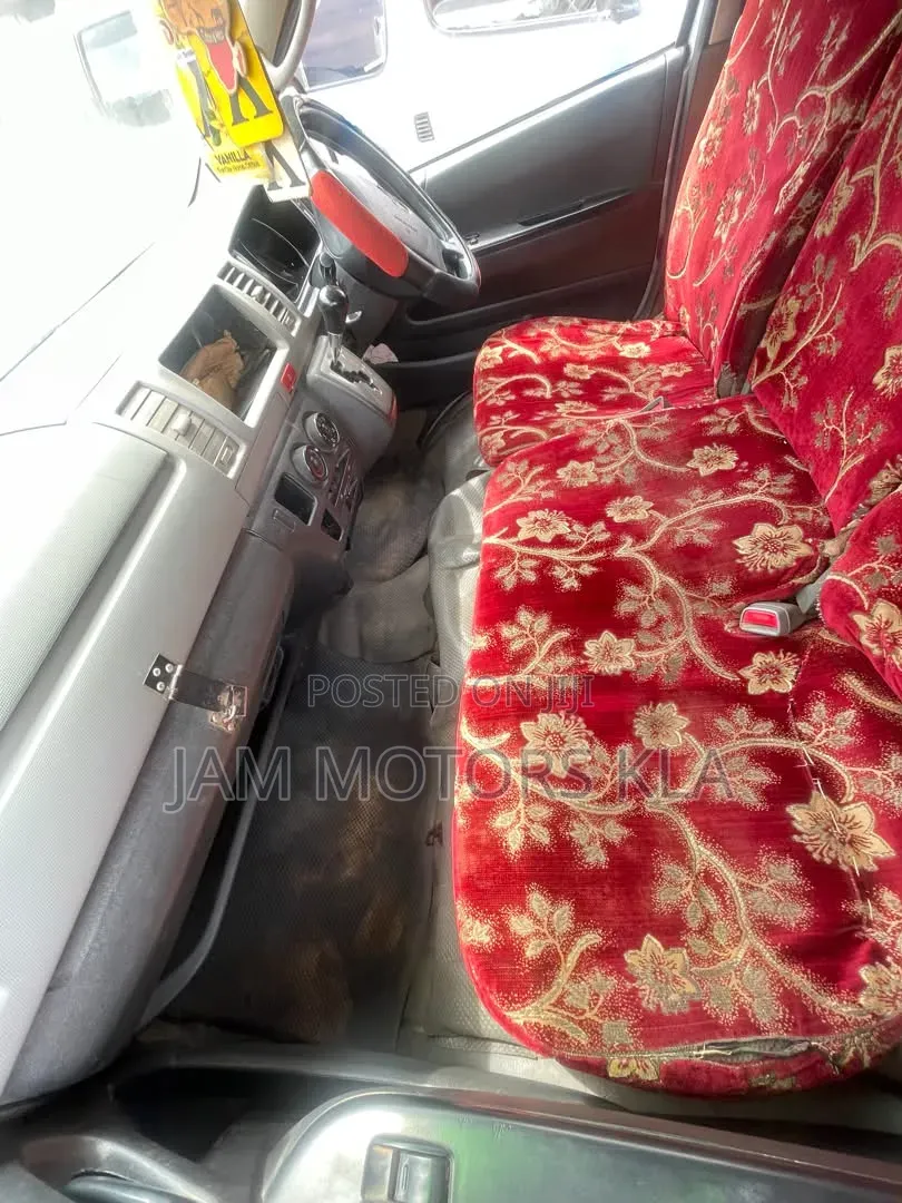 Toyota HiAce 2008 Silver