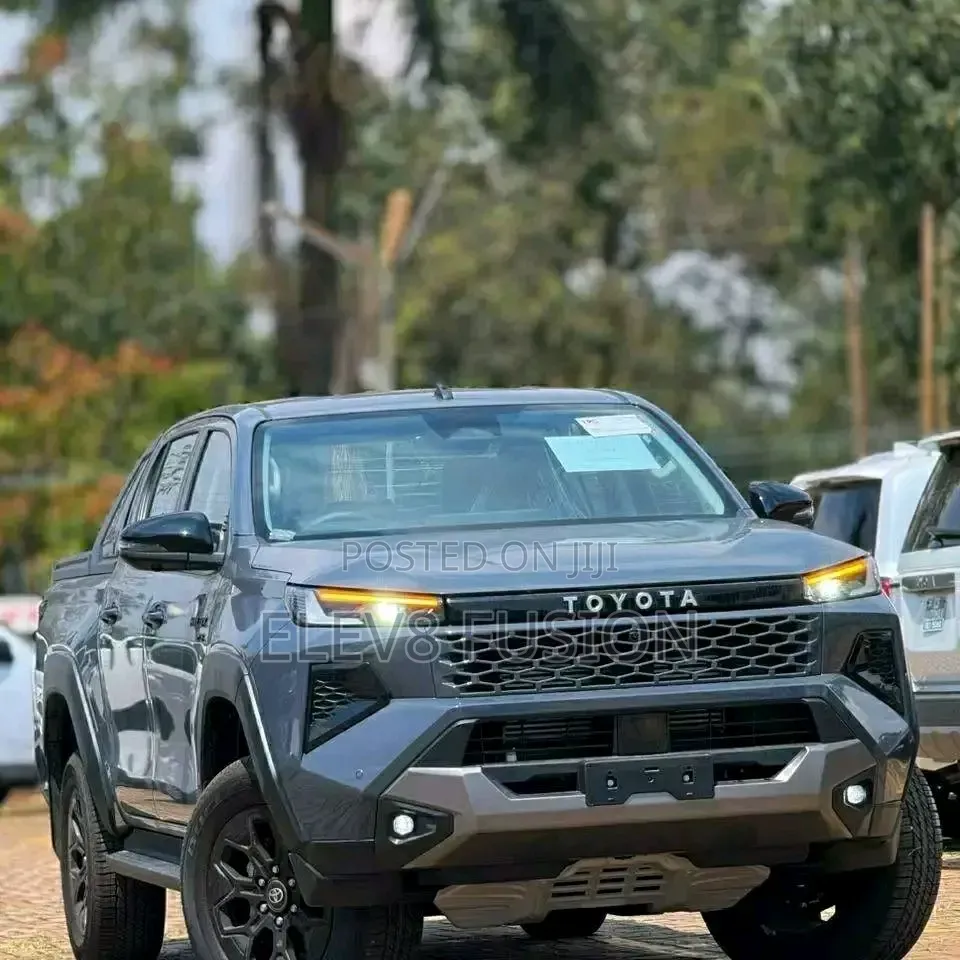 New Toyota Hilux 2026 Gray