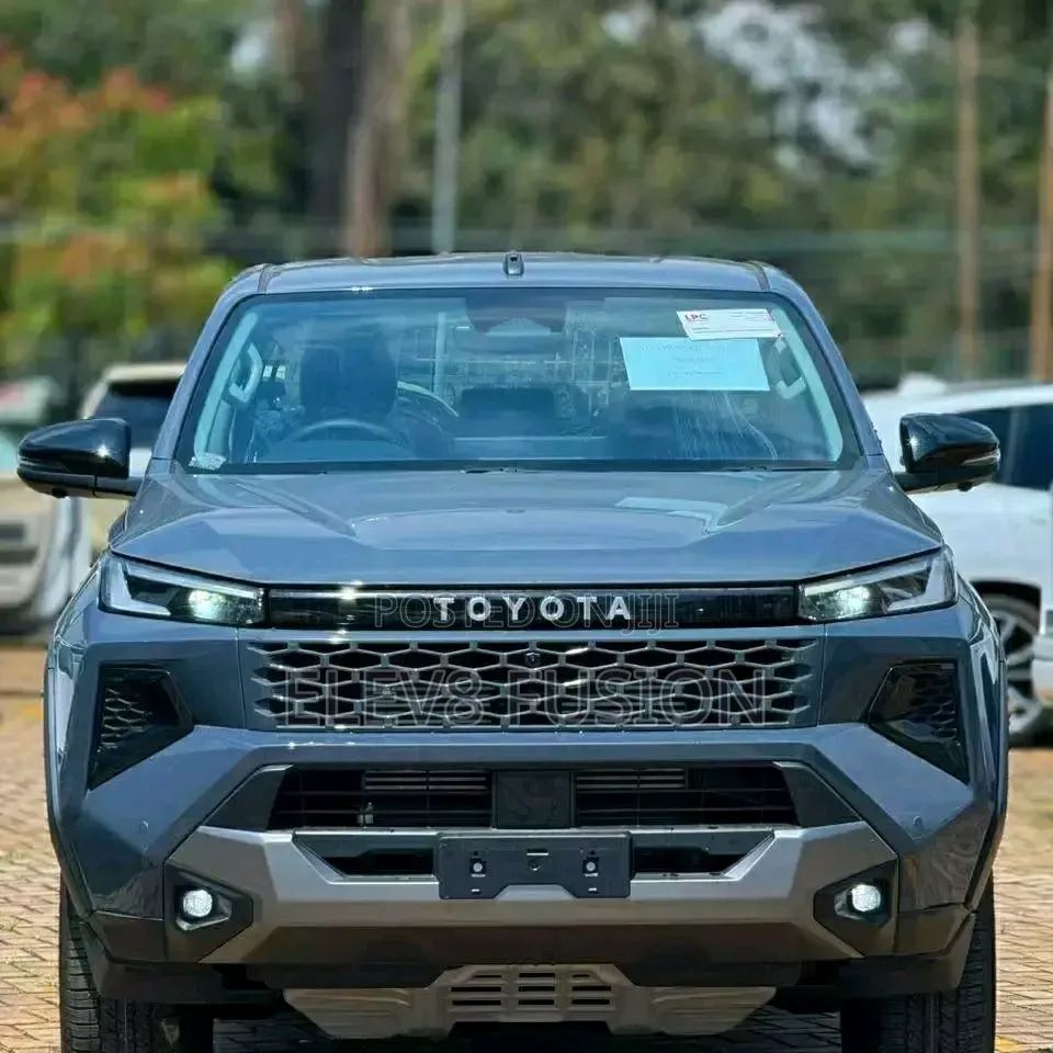 New Toyota Hilux 2026 Gray