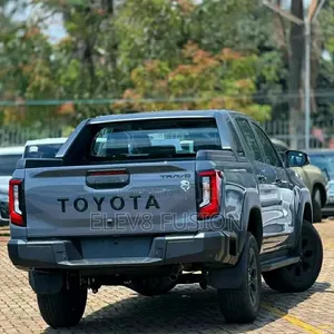 New Toyota Hilux 2026 Gray