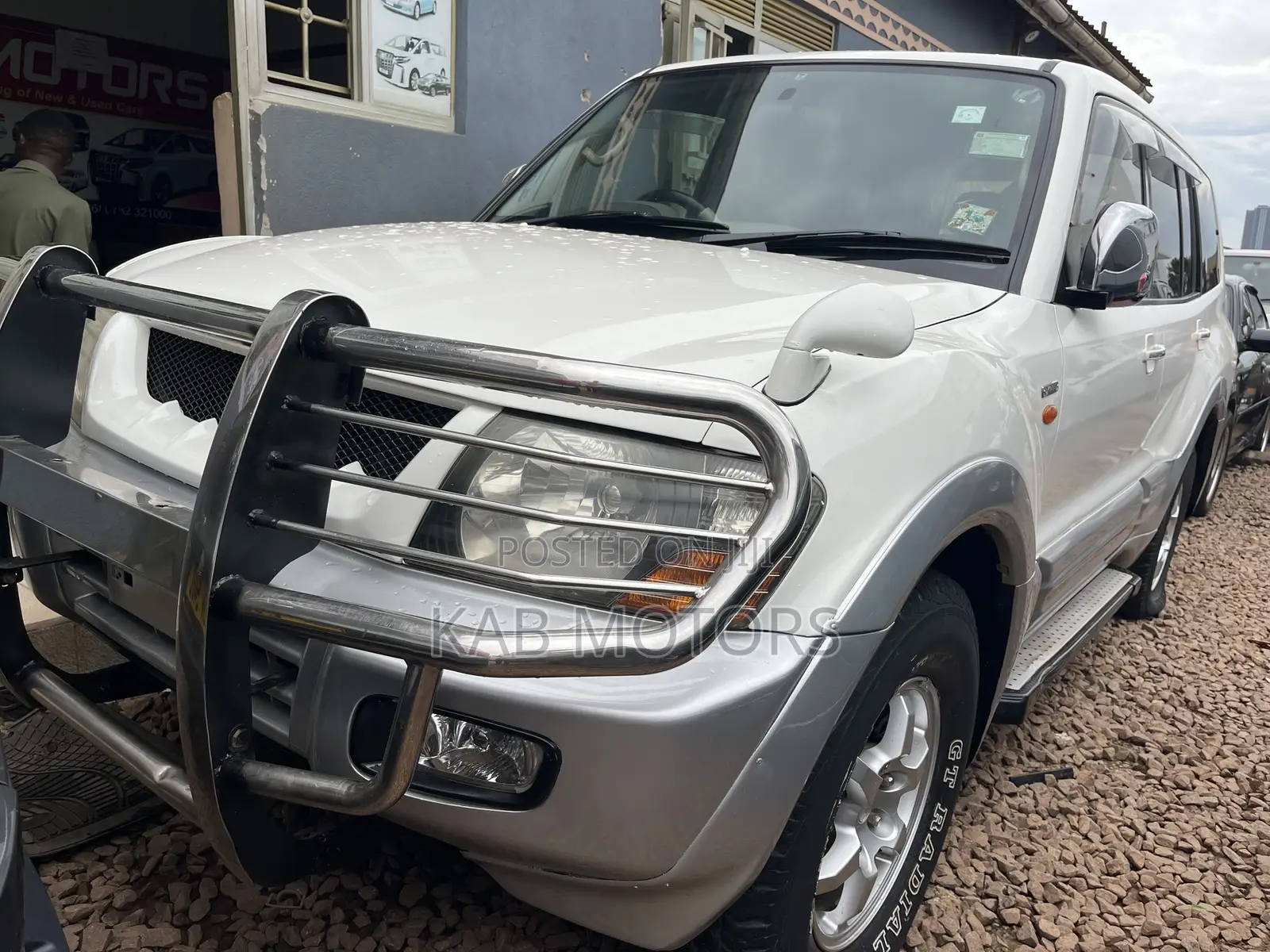 Mitsubishi Pajero 2004 White