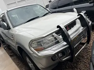 Mitsubishi Pajero 2004 White