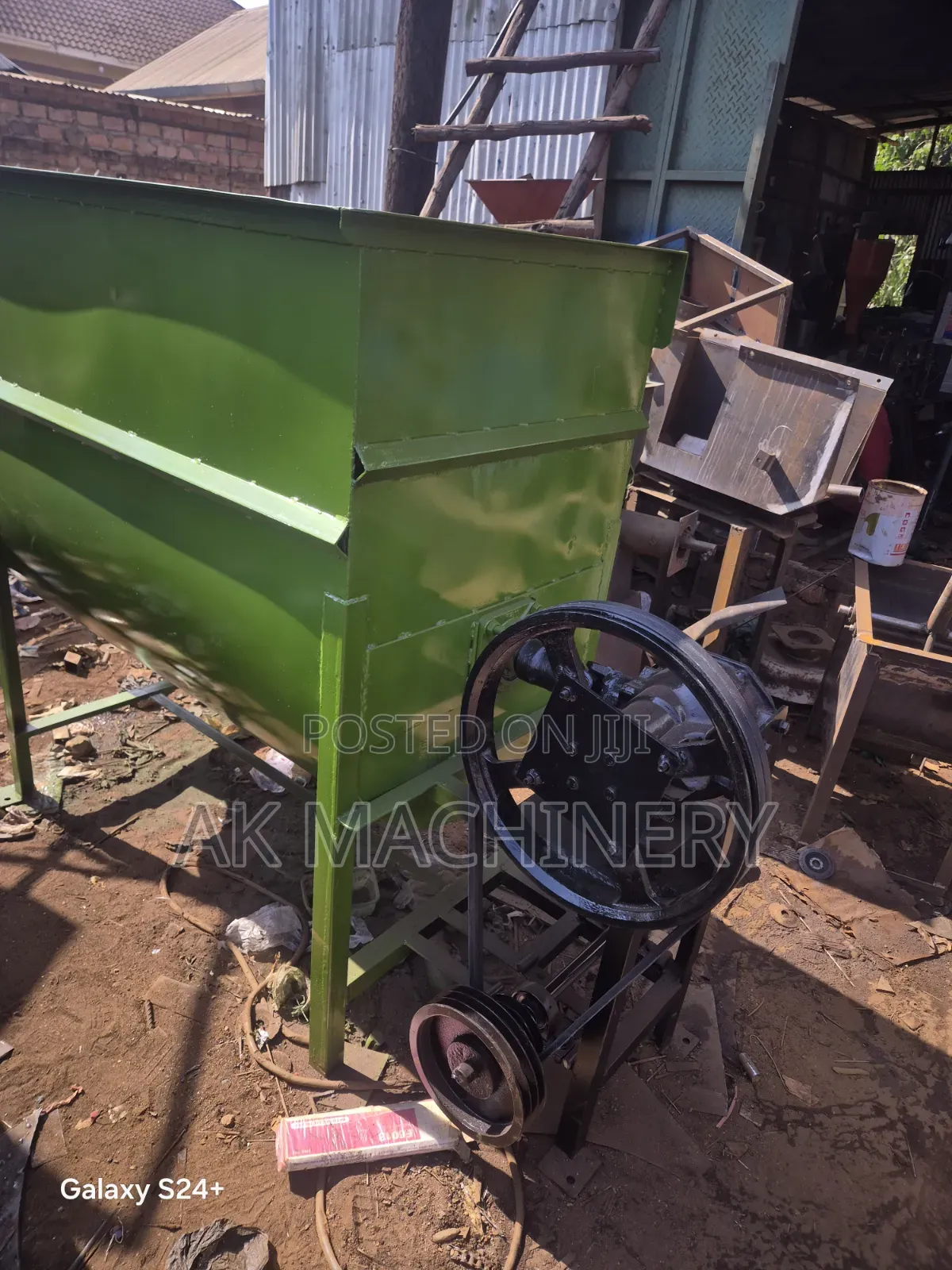 Horizontal Feeds Mixer.