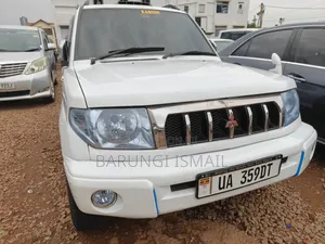 Mitsubishi Pajero IO 2000 White