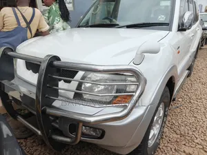 Mitsubishi Pajero 2004 White