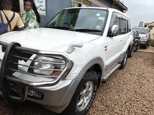 Mitsubishi Pajero 2004 White