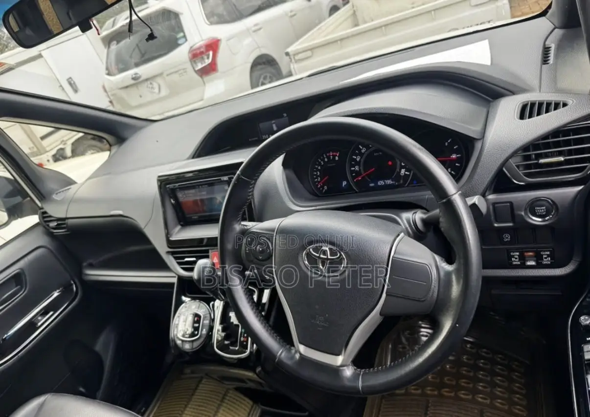Toyota Noah 2017 White