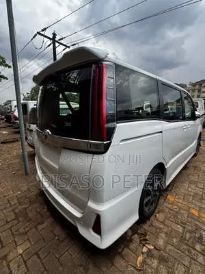 Toyota Noah 2017 White