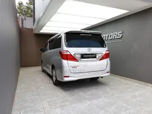 Toyota Alphard 2.4 Petrol FWD 2010 Silver