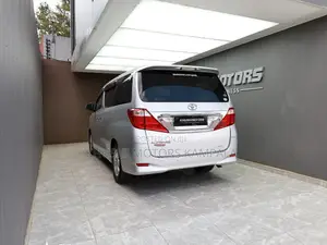 Toyota Alphard 2.4 Petrol FWD 2010 Silver