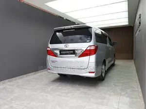 Toyota Alphard 2.4 Petrol FWD 2010 Silver