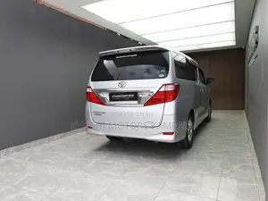 Toyota Alphard 2.4 Petrol FWD 2010 Silver