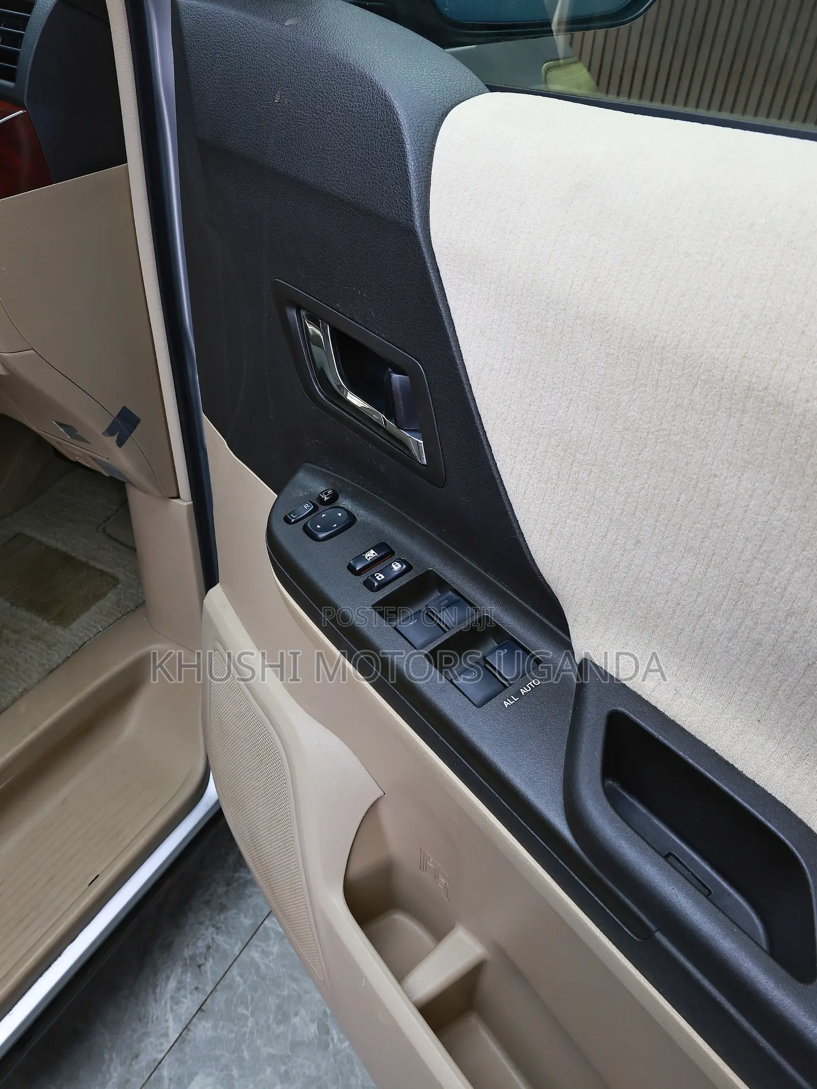 Toyota Alphard 2.4 Petrol FWD 2010 Silver