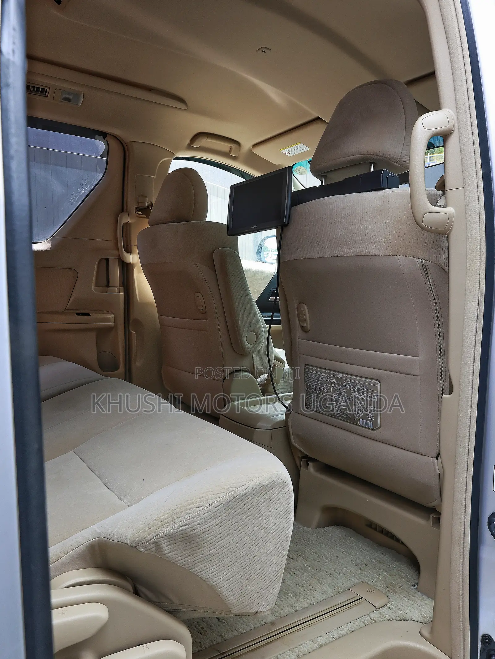 Toyota Alphard 2.4 Petrol FWD 2010 Silver