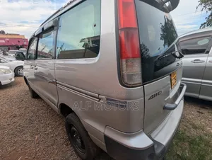 Toyota Noah 2001 Silver
