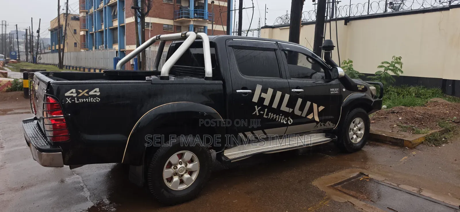 Toyota Hilux 2012 Black