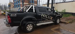 Toyota Hilux 2012 Black