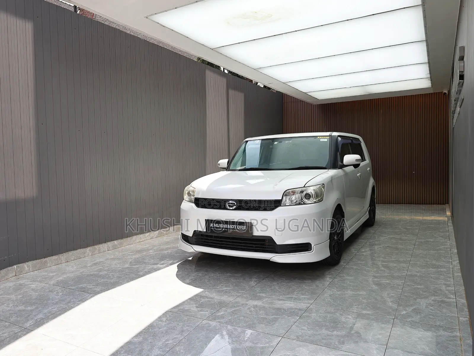 Toyota Corolla Rumion Hatchback 1.5 FWD 2012 White