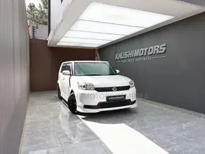Toyota Corolla Rumion Hatchback 1.5 FWD 2012 White