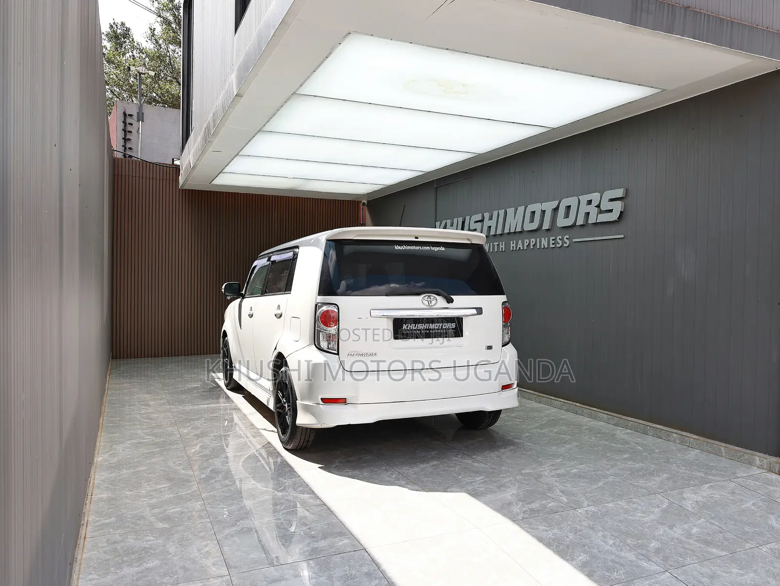 Toyota Corolla Rumion Hatchback 1.5 FWD 2012 White