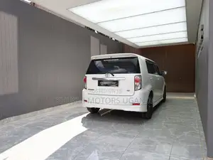 Toyota Corolla Rumion Hatchback 1.5 FWD 2012 White