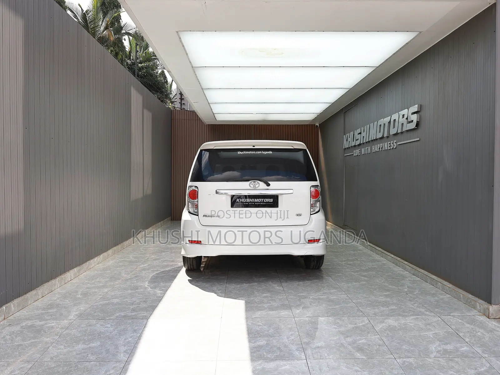 Toyota Corolla Rumion Hatchback 1.5 FWD 2012 White