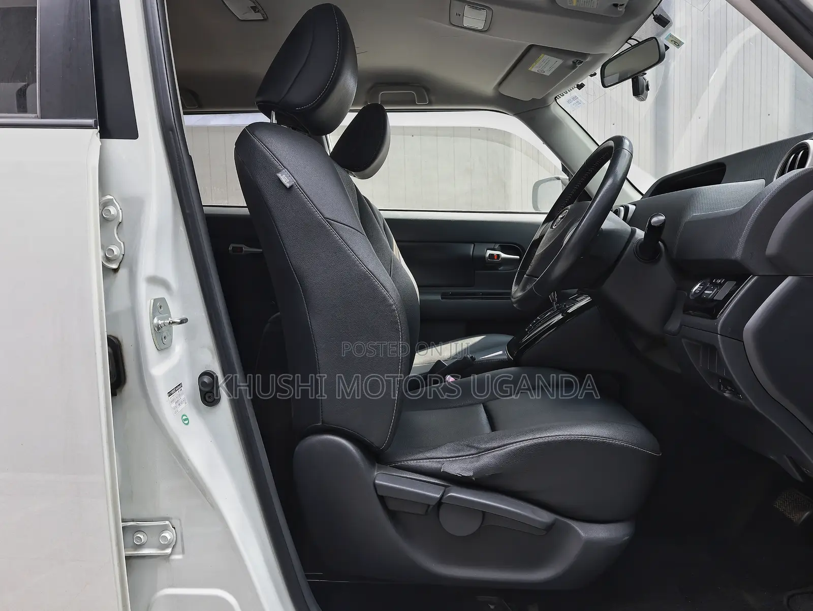 Toyota Corolla Rumion Hatchback 1.5 FWD 2012 White