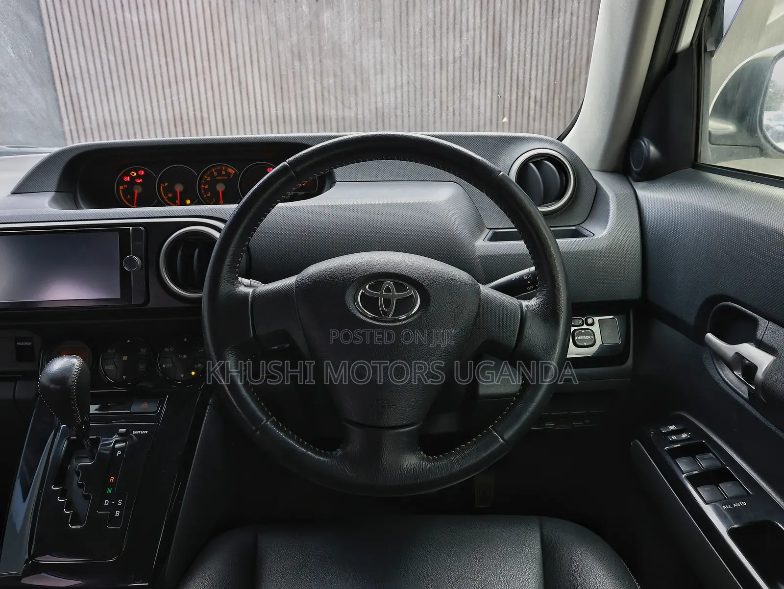 Toyota Corolla Rumion Hatchback 1.5 FWD 2012 White