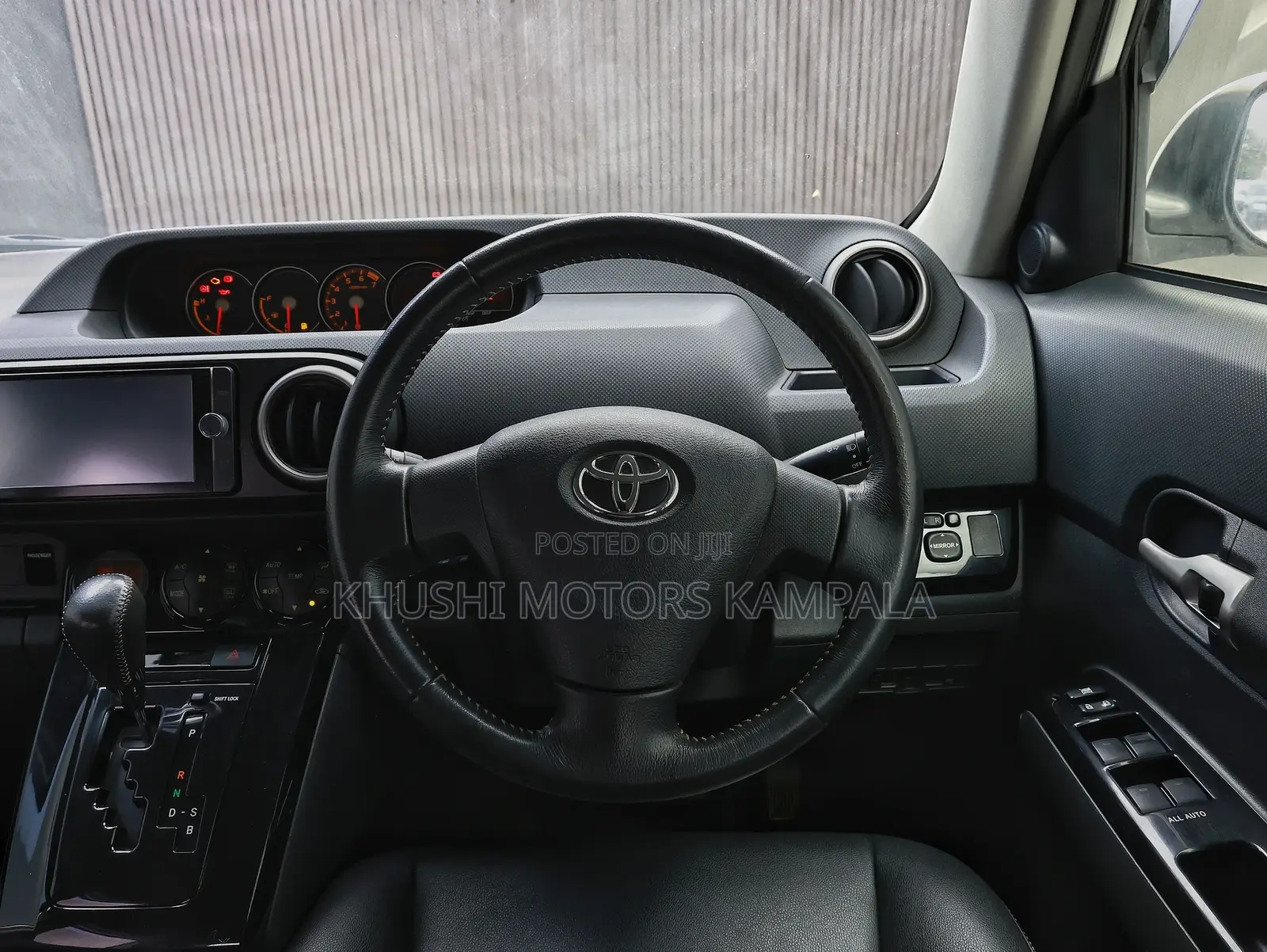 Toyota Corolla Rumion Hatchback 1.5 FWD 2012 White