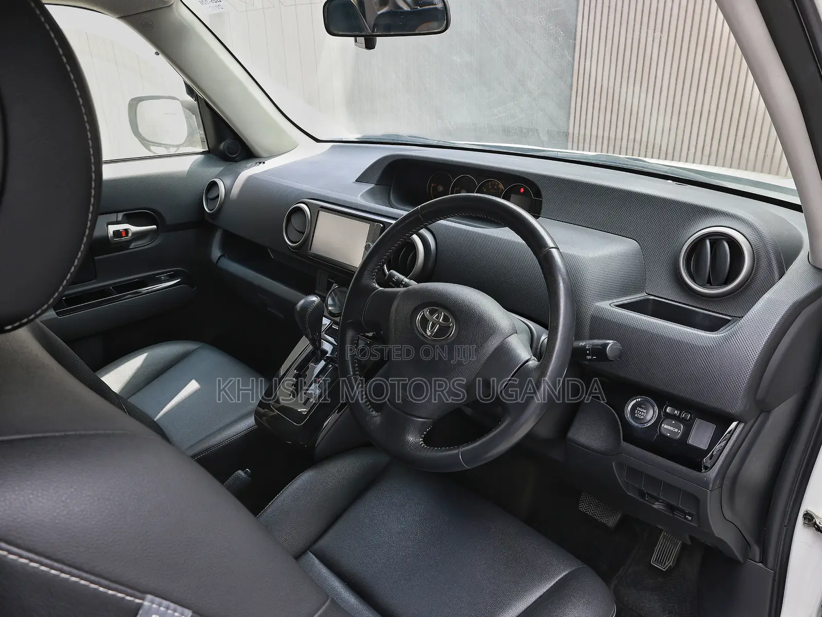 Toyota Corolla Rumion Hatchback 1.5 FWD 2012 White
