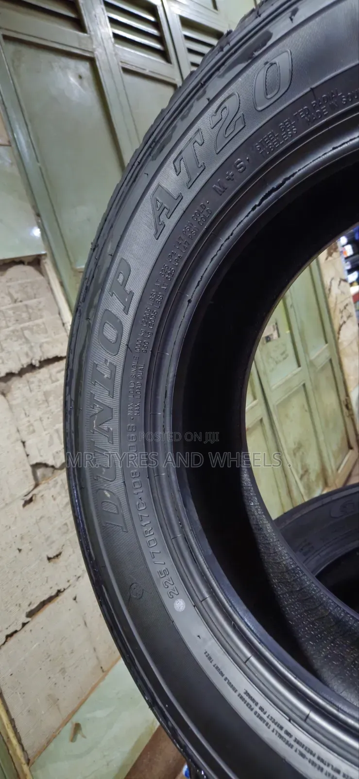 225/70r17 Dunlop Grandtrek