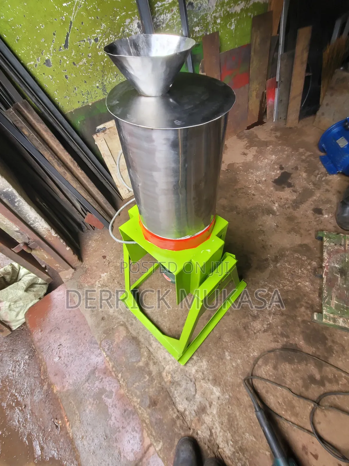 G Nuts Grinder