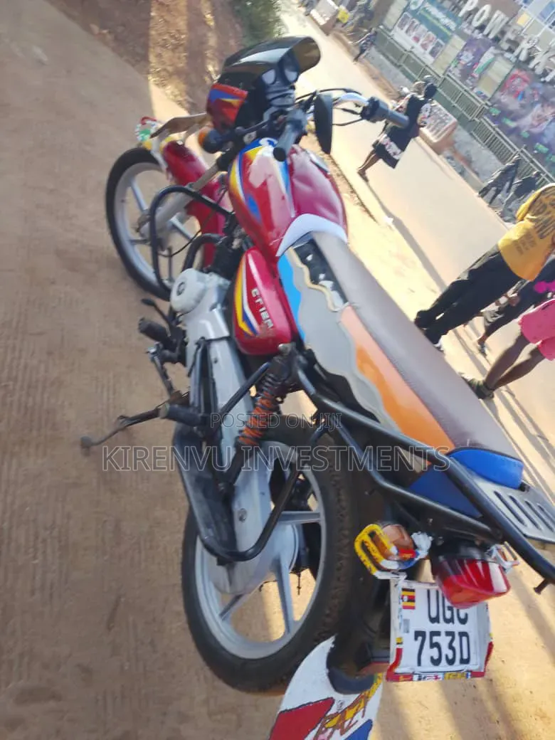 Bajaj Boxer 100 2022 Red