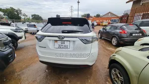 Toyota Harrier 2.0 2015 White