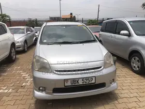 Toyota Raum 2008 Silver