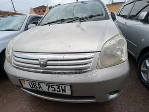 Toyota Raum 2005 Silver