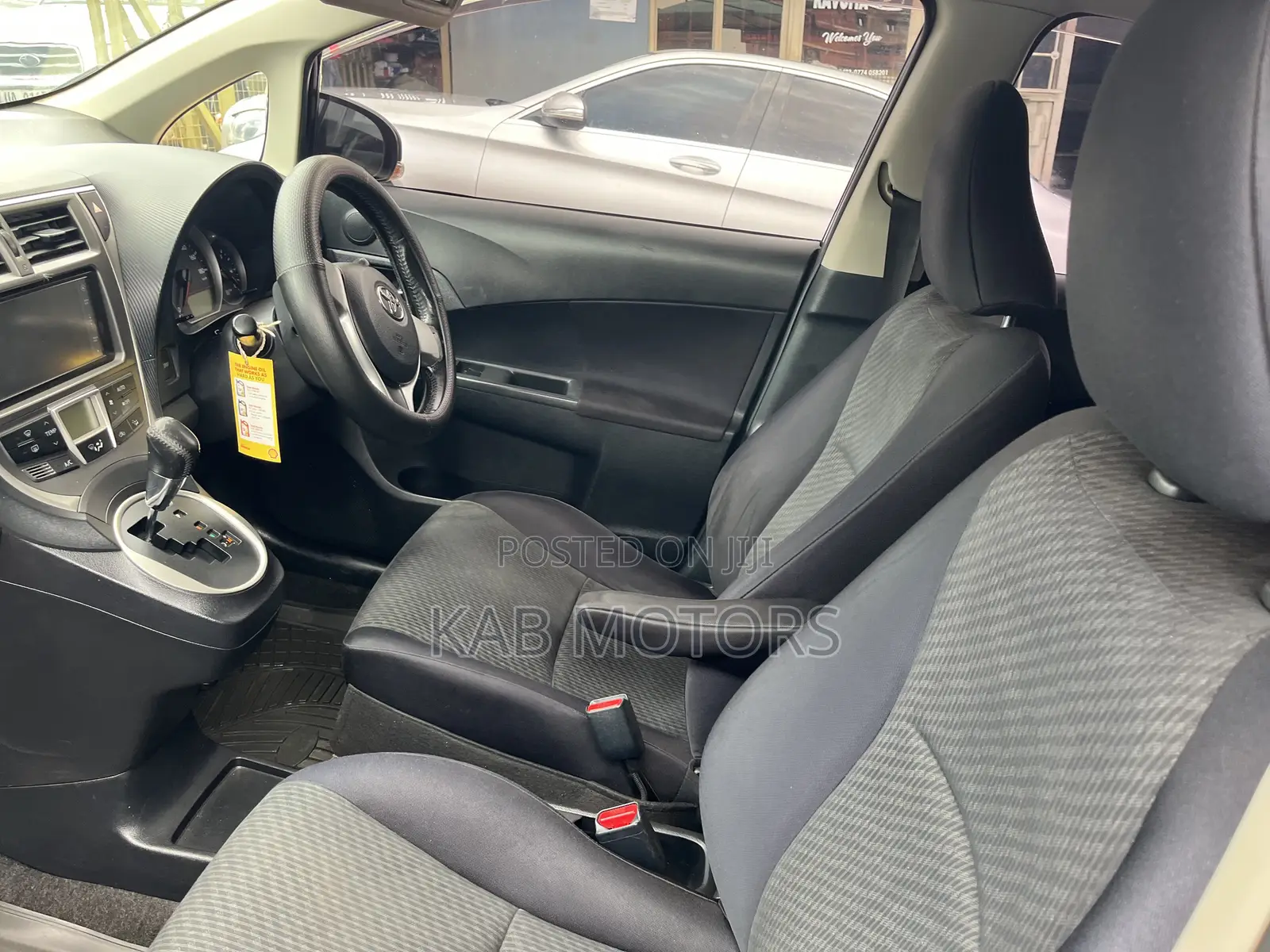 Toyota Ractis 1.5 AWD 2012