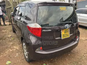 Toyota Ractis 1.5 AWD 2012