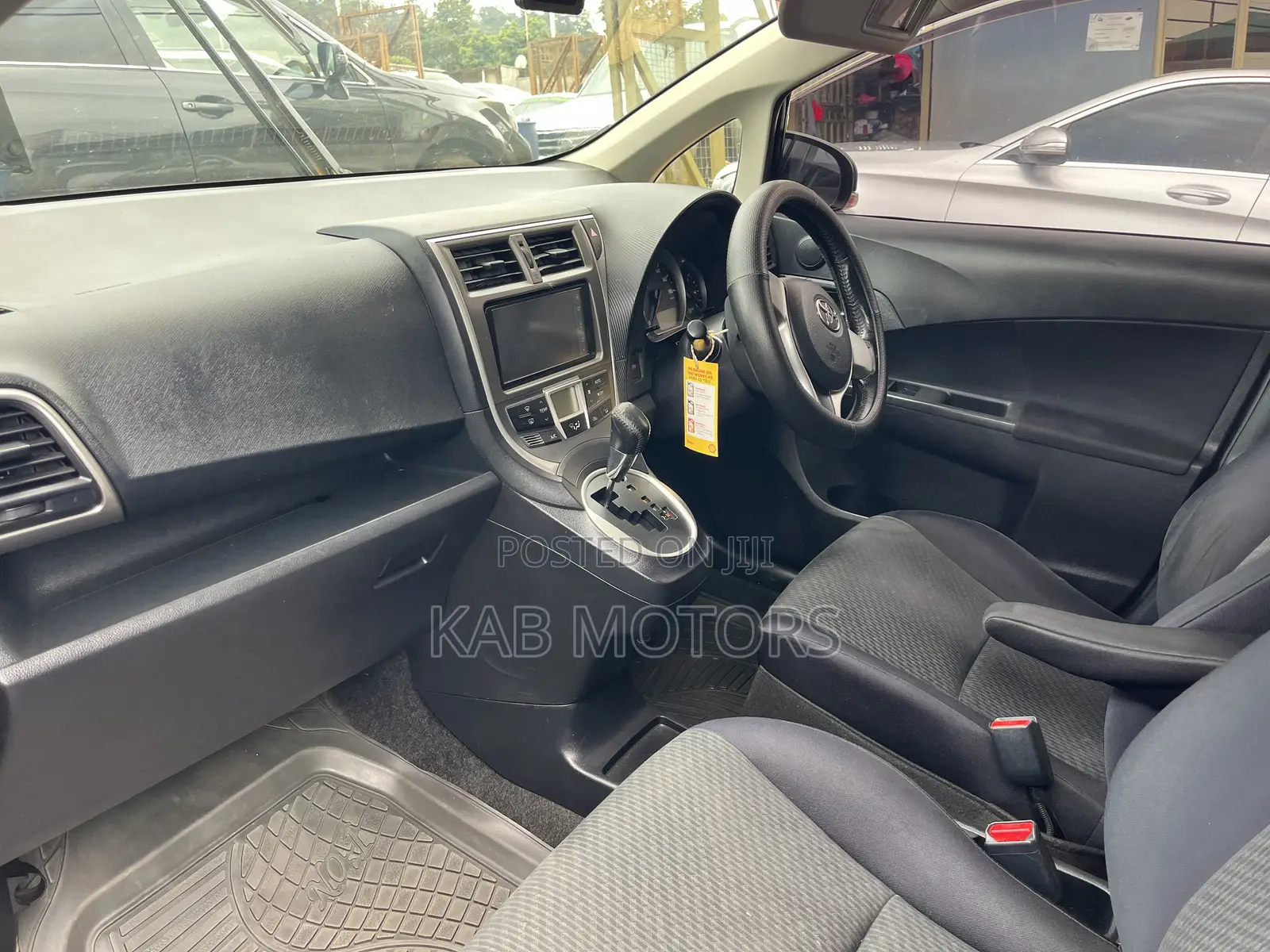 Toyota Ractis 1.5 AWD 2012