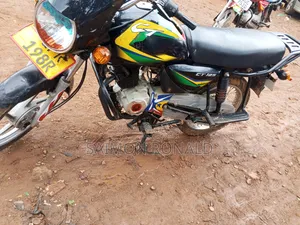 Bajaj Boxer 125 2025 Red