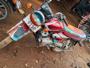 TVS HLX 125 2020 Red