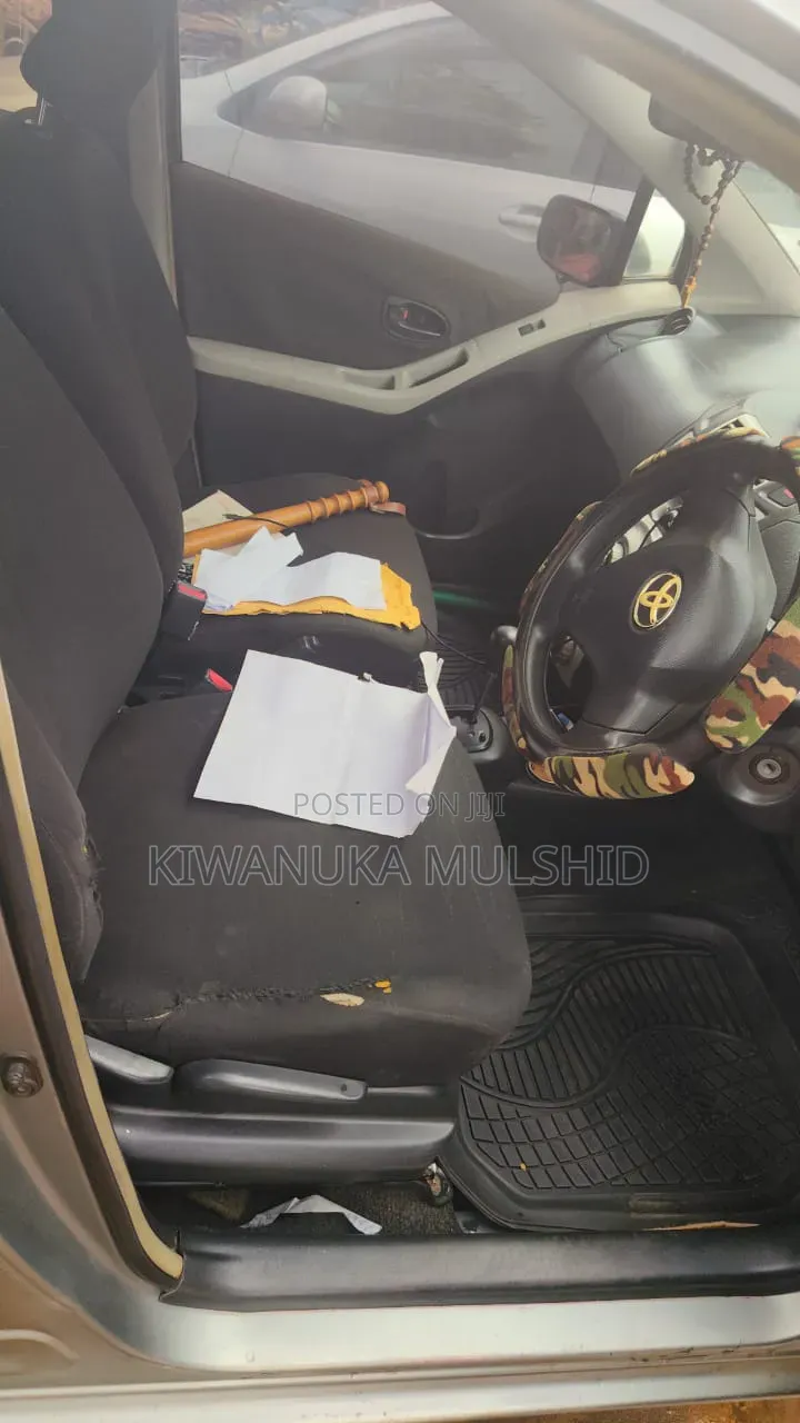 Toyota Vitz 2005 Gray