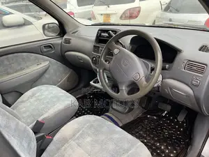 Toyota Raum 1998 Silver